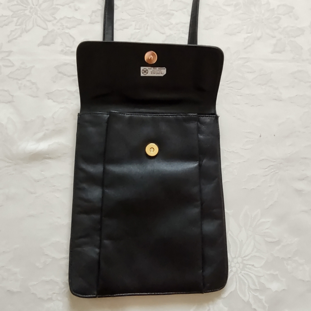 Vintage Black flap leather crossbody - Picture 2 of 12